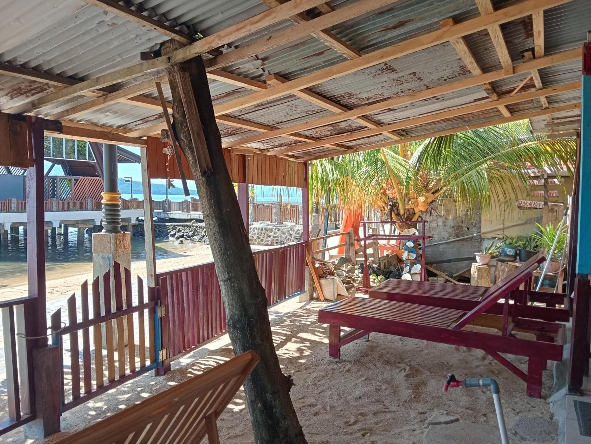 Mamalis Homestay Manado Buitenkant foto